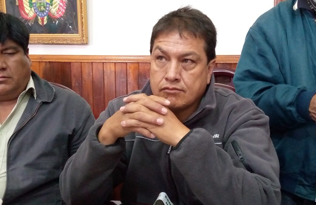 Transportistas denuncian la ilegal comercialización de bolsa de cemento a 30 bolivianos en el mercado