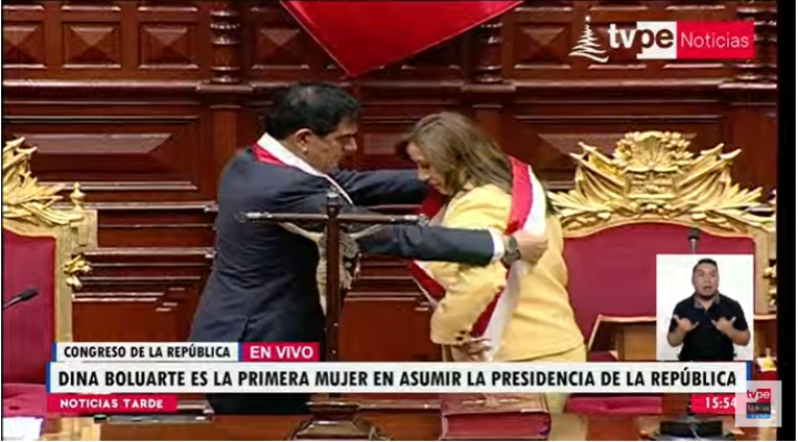 Dina Boluarte asume como nueva presidenta del Perú, ante destitución de Pedro Castillo por incapacidad moral