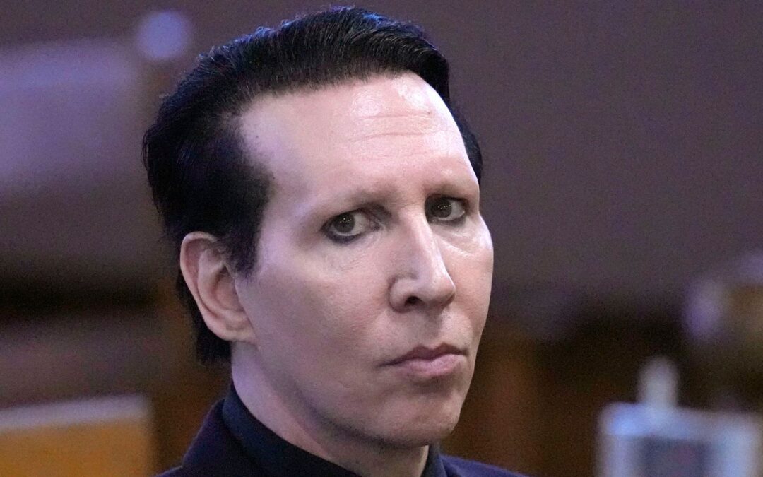 Marilyn Manson: estrella de rock multada por sonarse la nariz a un operador de cámara en concierto de 2019