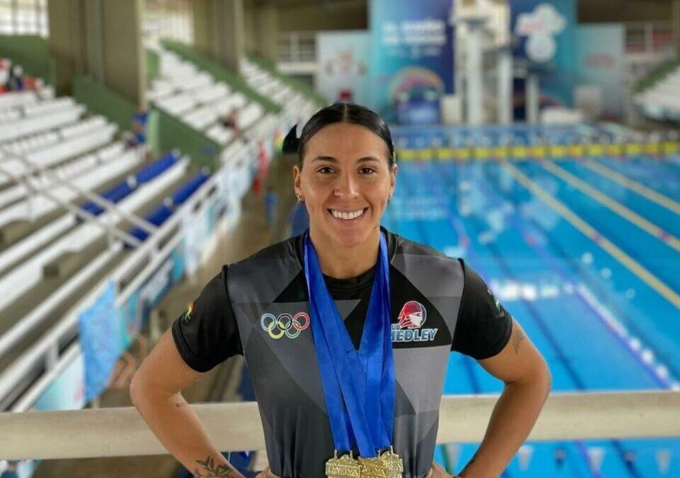 María José Ribera, la nadadora boliviana, ganó 3 medallas de oro en torneo CDDS en Paraguay