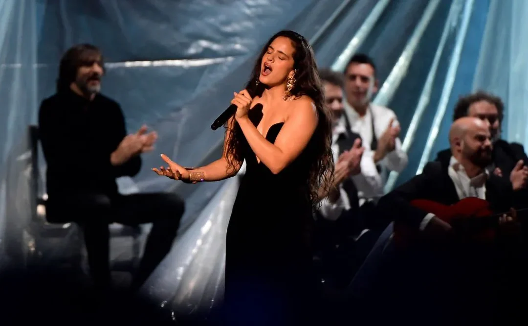 Latin Grammy 2023. Rosalía deslumbra con homenaje a Rocío Jurado.