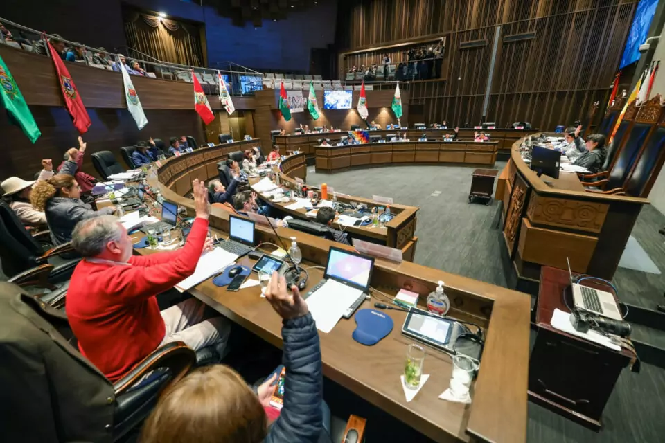 Senado aprueba Ley de Suspensión de Plazos Procesales y anula mandato de magistrados