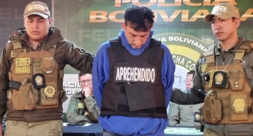 Aprehenden a exfuncionario del Ministerio de Gobierno, ofertaba vehículos de Dircabi