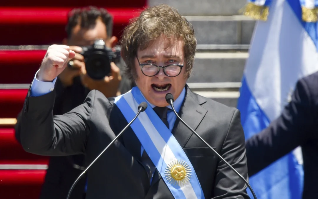 Ultraderechista Javier Milei asume la presidencia de Argentina; anuncia un ajuste doloroso