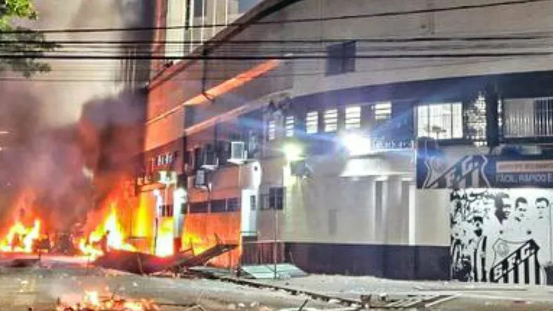 Arde San Pablo tras el histórico descenso del Santos: destrozos en Brasil, repercusiones y memes