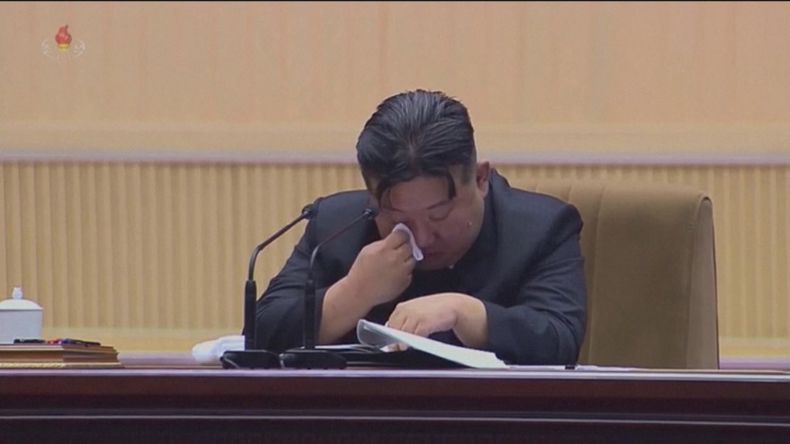El líder norcoreano Kim Jong Un se largó a llorar cuando le pedía a las mujeres que tengan más bebés