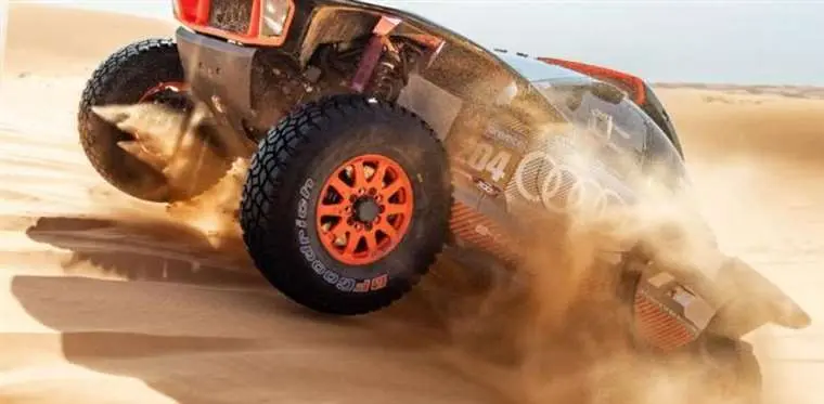 Loeb araña poco más de 4 minutos al líder Sainz en la 9ª etapa del Dakar