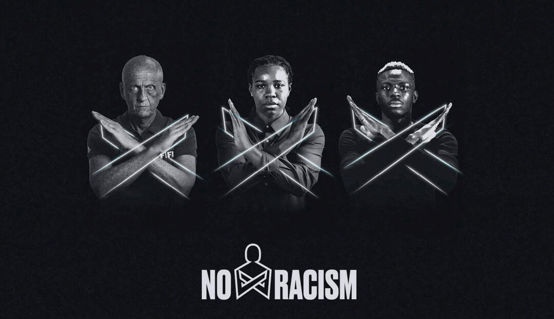La FIFA aprueba el gesto de «no al racismo» para avisar al árbitro durante los partidos