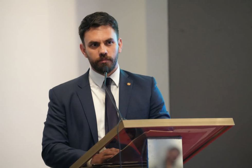 Del Castillo señala que pidió licencia por temas de salud