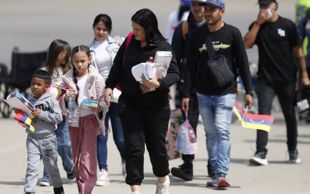 Trump estudia prohibir la entrada a EE.UU. a ciudadanos de 11 países, según el ‘New York Times’