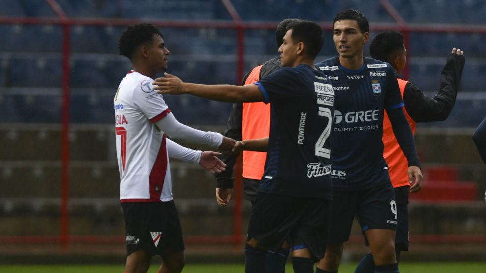 La Copa de Verano del fútbol boliviano tiene a su primer finalista