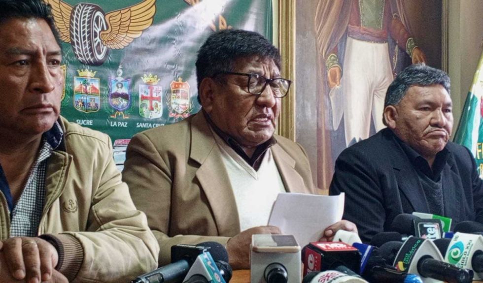 Choferes suspenden el paro nacional indefinido que debía cumplirse desde este miércoles