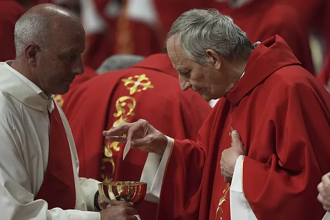 El cardenal Matteo Zuppi, el ‘papable’ cercano a Francisco al que Macron señala como favorito