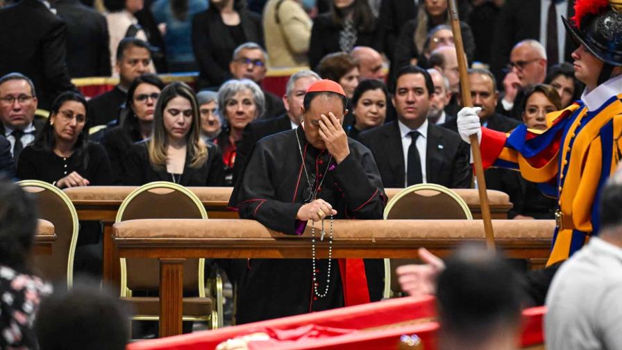 La capilla ardiente del papa Francisco cierra con 250,000 visitantes