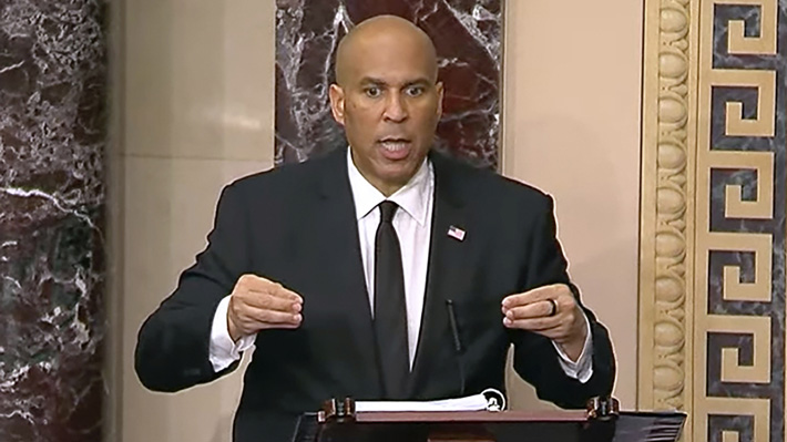 Senador en EE.UU. bate un récord con discurso que ya superó las 24 horas: Se ha centrado en criticar las medidas de Trump