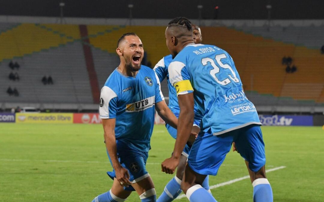 San Antonio pisa fuerte en Cochabamba: venció (2-1) a Vélez Sarsfield