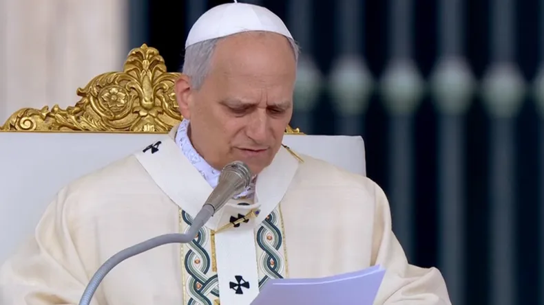 León XIV hizo referencia a Francisco en su primera homilía: «Nos sentimos como ovejas que no tienen pastor»