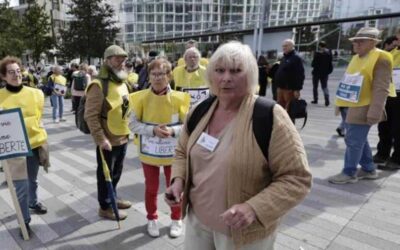 El tribunal de París juzga a doce activistas acusados de facilitar suicidios asistidos
